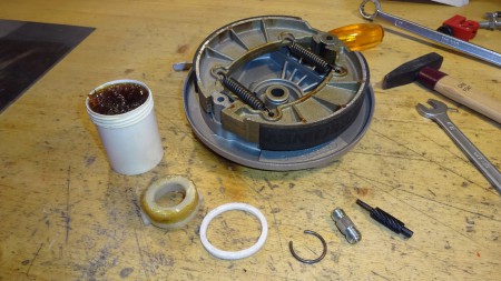 Vorderrad: Die Komponenten des Tachoantriebes